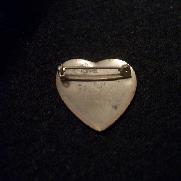 50S VINTAGE METAL DEBBY HEART PIN - Picture 4 of 4